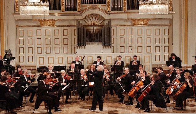 Mozart, Symphony in C major, K.338 (Mozartwoche 2002)