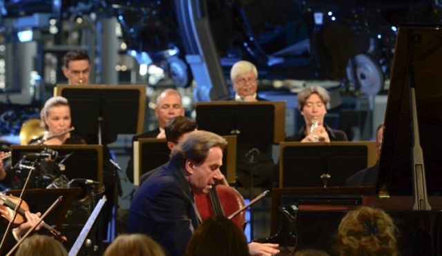 Buchbinder plays Mozart