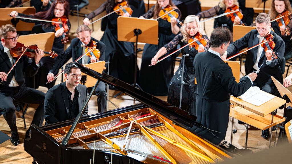 Alim Beisembayev plays Chopin and Karlowicz
