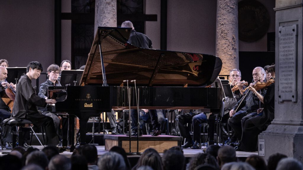 Mao Fujita plays Mozart in Valencia